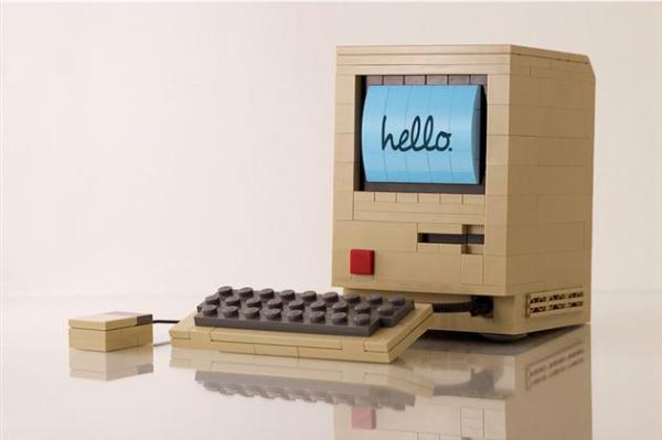 Original-Macintosh-Computer-LEGO-Replica-by-Chris-McVeigh-1