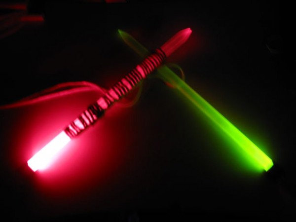 lightsaber-knitting-needles-2