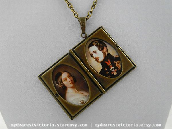 Victoria_Necklace Locket