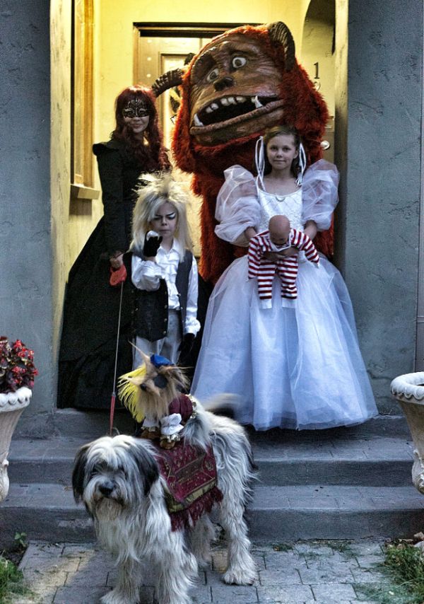 family-labyrinth-costumes