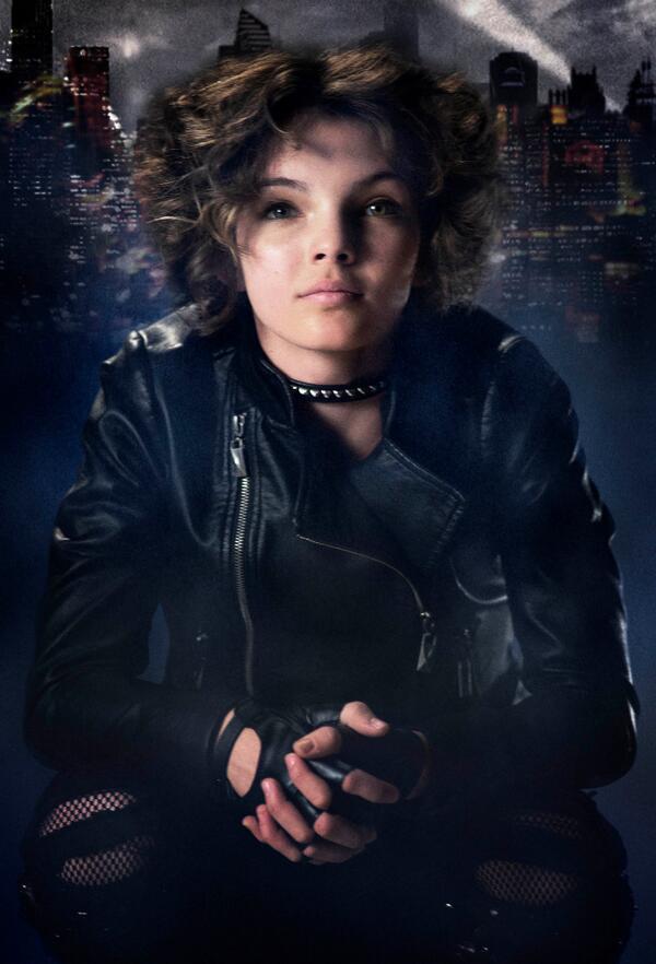 (Camren Bicondova as Selina Kyle)