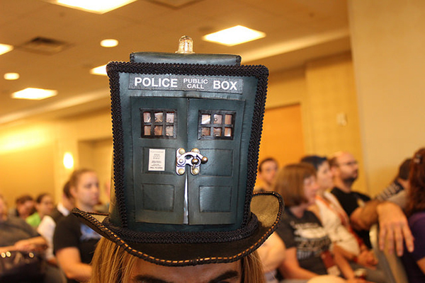 tardis-hat