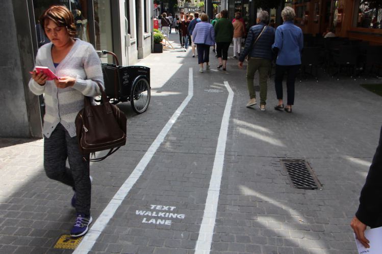 Text-Walking-Lane-1