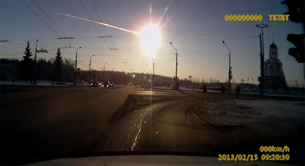 Meteorite shower over Chelyabinsk on February 15, 2013. Credit: Aleksandr Ivanov (via Creative Commons licence)