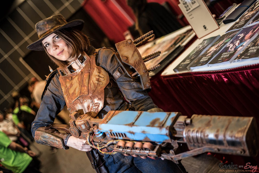 Fallout 4 Wastelander (Kamui Cosplay) - Montreal Comiccon 2016 - Photo by Geeks are Sexy