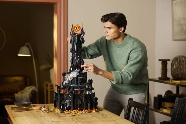 Building Lego Barad Dûr