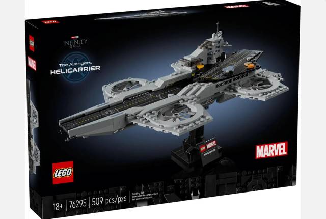 LEGO Avengers Helicarrier Box