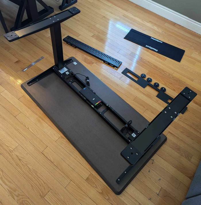 Flexispot E7 Pro Standing Desk - Assembling